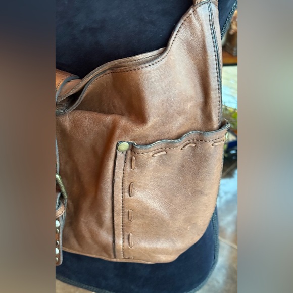 Patricia Nash Cobblestone Urbino shoulderbag. Studded strap closure, distressed - Picture 6 of 16